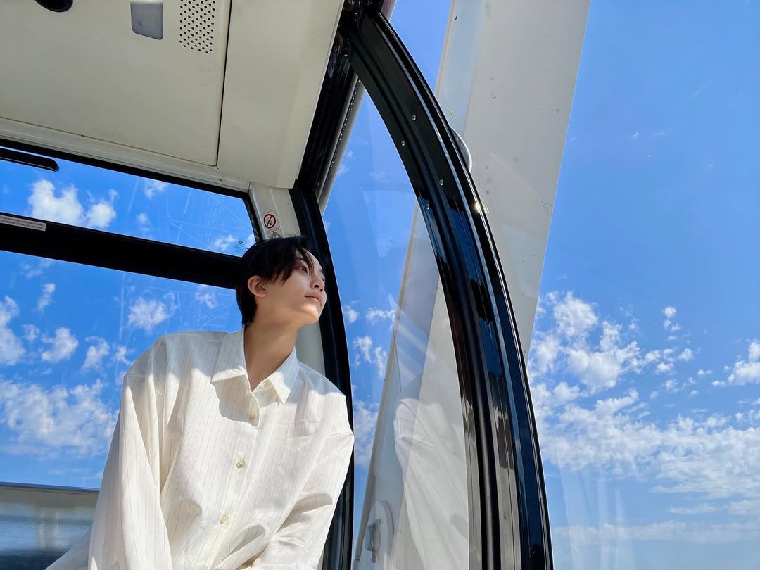 jeonghan’s post on jeonghaniyoo_n 3 years ago today 🌤️🩵

👼: Seattle😀

jeonghan on the ferris wheel + clear sky, perfect! OH MY ANGEL BABY👼☁️