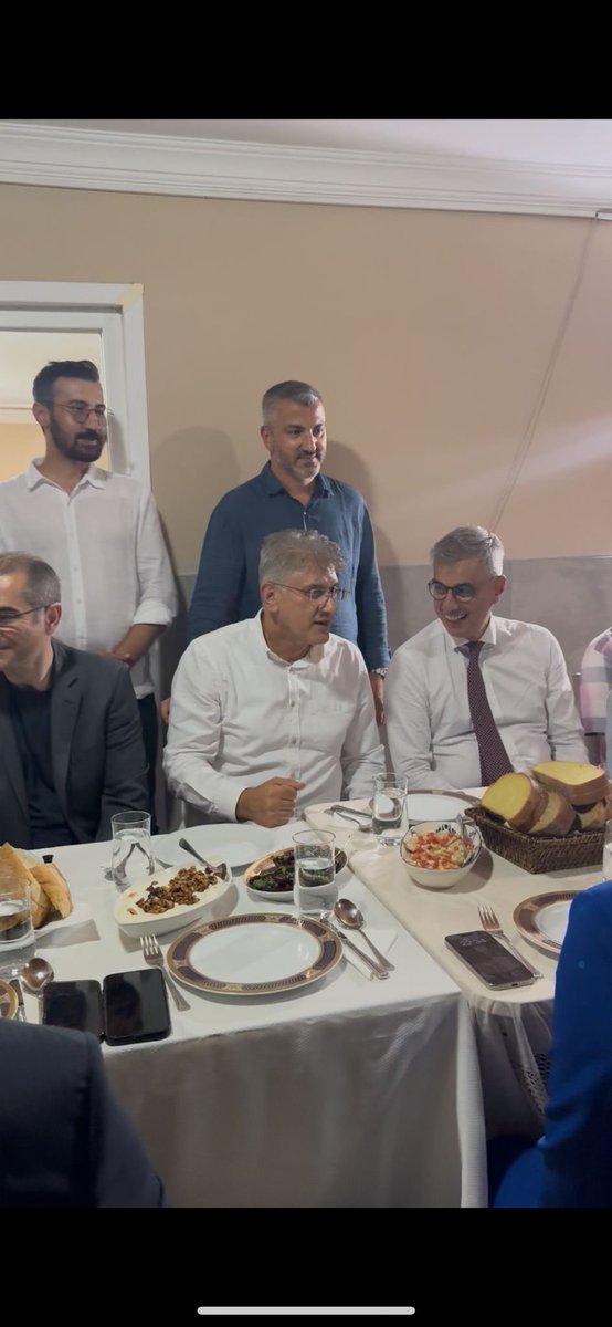 M_Muftuoglu53's tweet photo. Memleketimiz Rize-Ardeşen-Seslikaya köyündeki evime misafir olup soframızı şereflendiren çok kıymetli Sağlık Bakanımız Prof.Dr. Kemal Memişoğlu’na şükranlarımı sunuyorum. https://t.co/aWl0Fa2zaX
