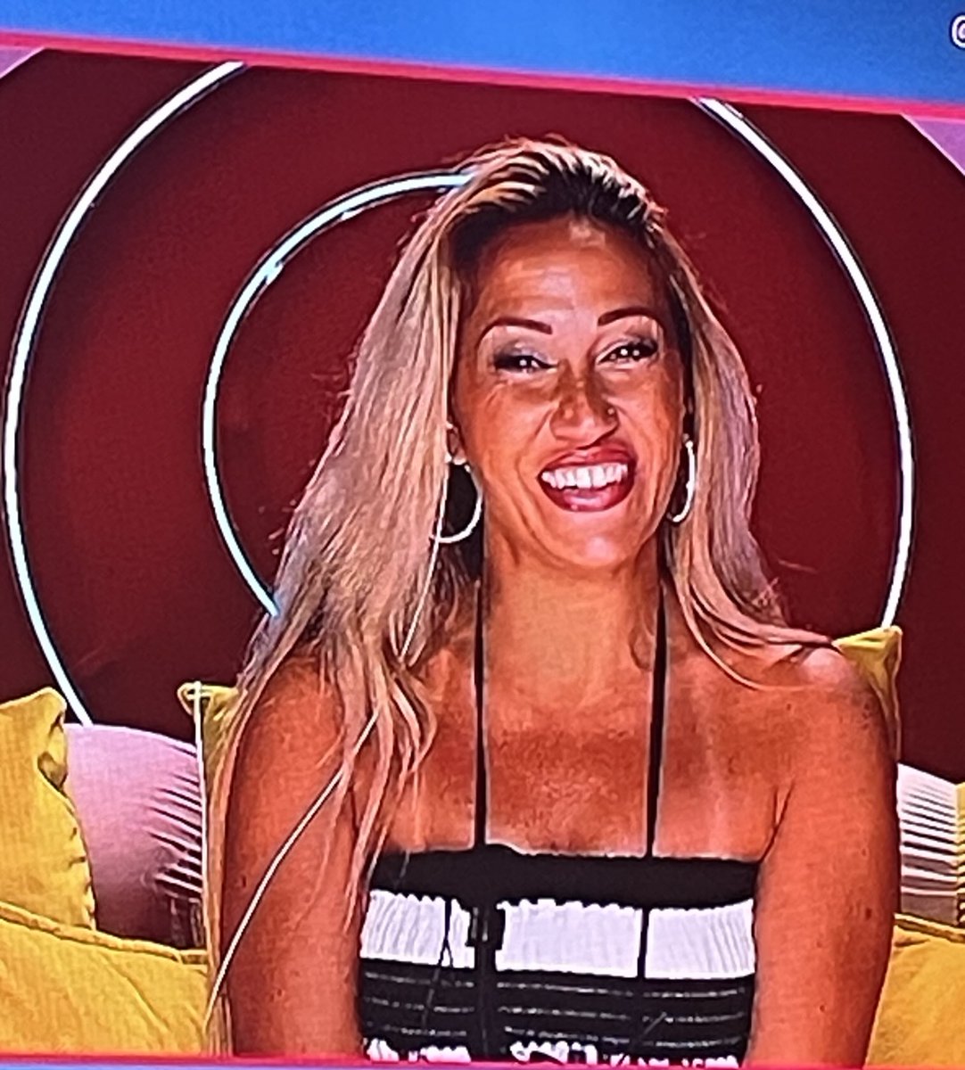 Já gostei, agora não. Este papel de defensora dos pobres e oprimidos não me convence. Em todas as casas existe uma sonsa de merda, pois para mim ei-la, em toda a sua sonsice e esplendor. #bbtvi