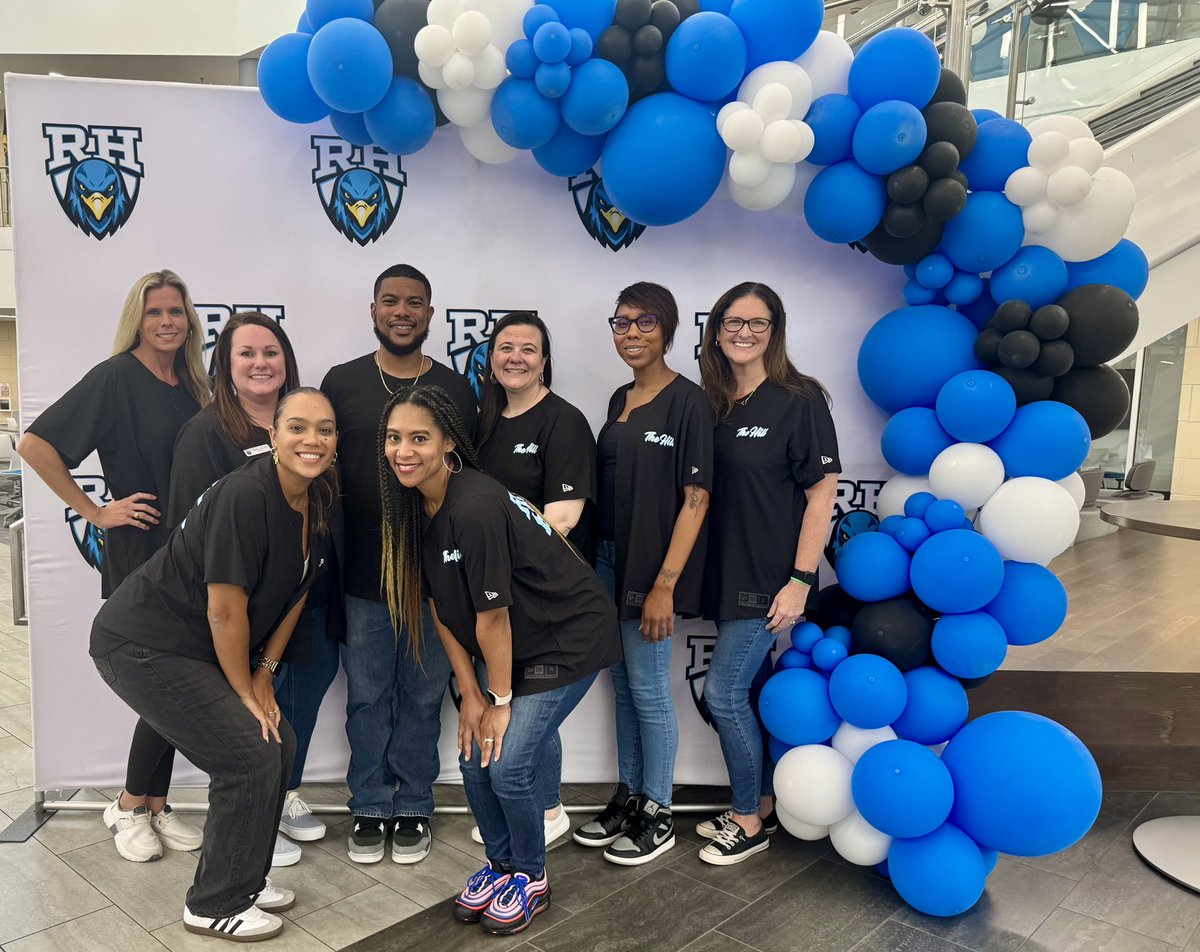 counseling_hill's tweet photo. Happy First Day of School from your favorite counseling team 🩵🖤 https://t.co/dxbe6oyP8v