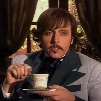 La <a href="/crasiul/">Luisa</a> y yo nos vamos a poner matching icons de Amor Real