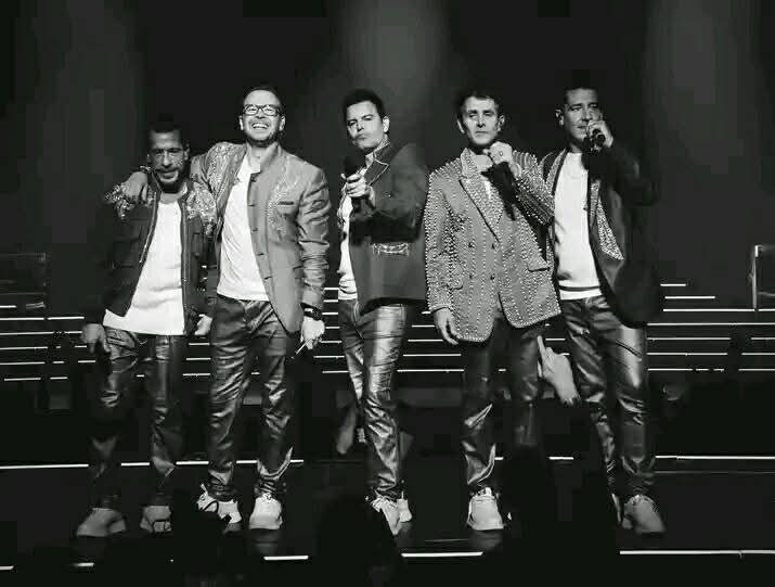 Itsisawood's tweet photo. Tuesday with a triple dose of talent, nostalgia, and love for these amazing guys @dannywood @donniewahlberg @joeymcintyre #Jonathanknight #Jordanknight @nkotb โจ๐ค #TuesdayVibes #NKOTB #Blockhead4life #Loveeternal https://t.co/LrEEgKRag7