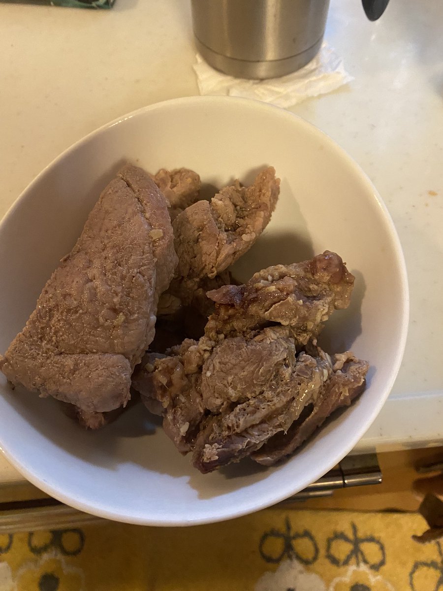 お盆休み初日変な時間に目が覚めて
チャーシュー作ってみた
しかし雑だなー😅