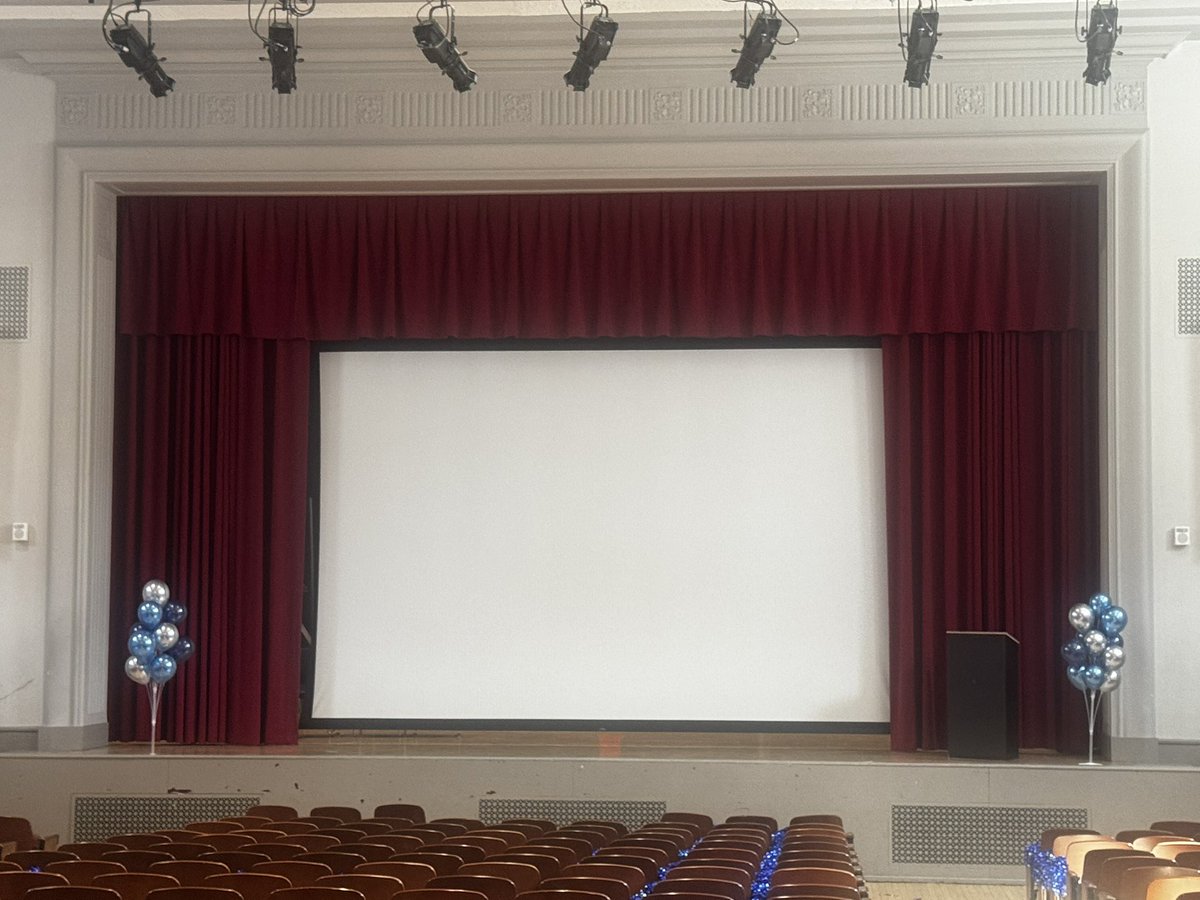 iAmEricaSutton's tweet photo. @dcpublicschools New Educators! The stage is set and we are ready to kick off SY25-26 with you! Can’t wait to see you at New Educator Orientation! #DCPSProfessionalLearning #HereWeGrow https://t.co/SB5mBqUgos