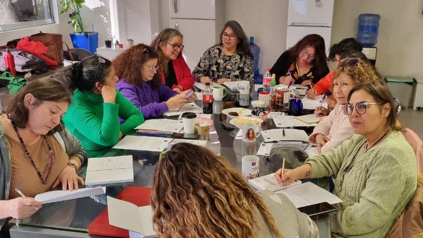 SernamEG RM (@sernameg_rm) on Twitter photo ✨ <a href="/SernamEG_RM/">SernamEG RM</a> realizó cuatro tutorías grupales para apoyar la elaboración del Proyecto de Liderazgo de las integrantes del Programa Mujer, Participación Política y Social
Unas 40 mujeres reflexionaron sobre los desafíos de sus liderazgos incorporando perspectiva de género 💜 ✨ <a href="/SernamEG_RM/">SernamEG RM</a> realizó cuatro tutorías grupales para apoyar la elaboración del Proyecto de Liderazgo de las integrantes del Programa Mujer, Participación Política y Social
Unas 40 mujeres reflexionaron sobre los desafíos de sus liderazgos incorporando perspectiva de género 💜