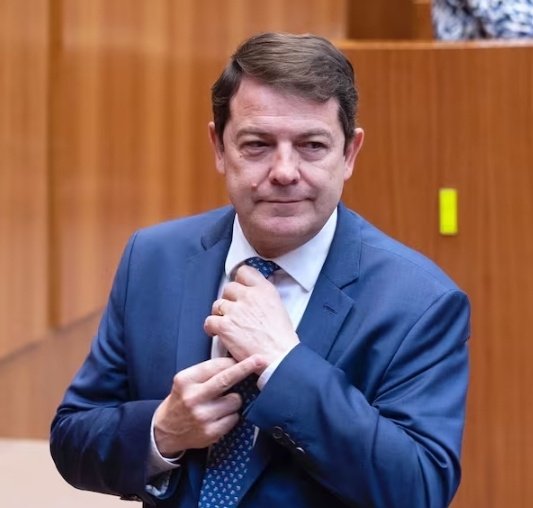 Que toda España vea a los desgraciados responsables de lo que está pasando en Castilla y León.

Las Médulas se han quemado. Patrimonio de la humanidad y ya ha fallecido un voluntario en León.

Juan Carlos Suárez-Quiñones y Alfonso Fernández Mañueco deben dimitir ya. 

Mazón 2.0