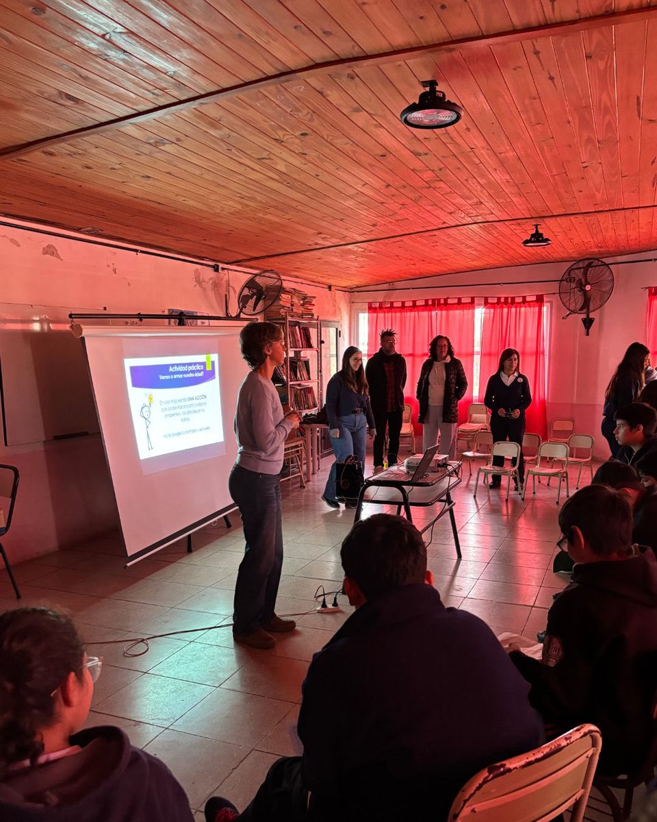 🌳📍 LA DEFENSORÍA DEL PUEBLO EN VILLA CONSTITUCIÓN 🚐

🤝 El defensor Arístides Lasarte encabezó una jornada con estudiantes, vecinos y autoridades, con plantación de árboles, charla ambiental y atención a la ciudadanía. 

🔗 bit.ly/4lou2Ko