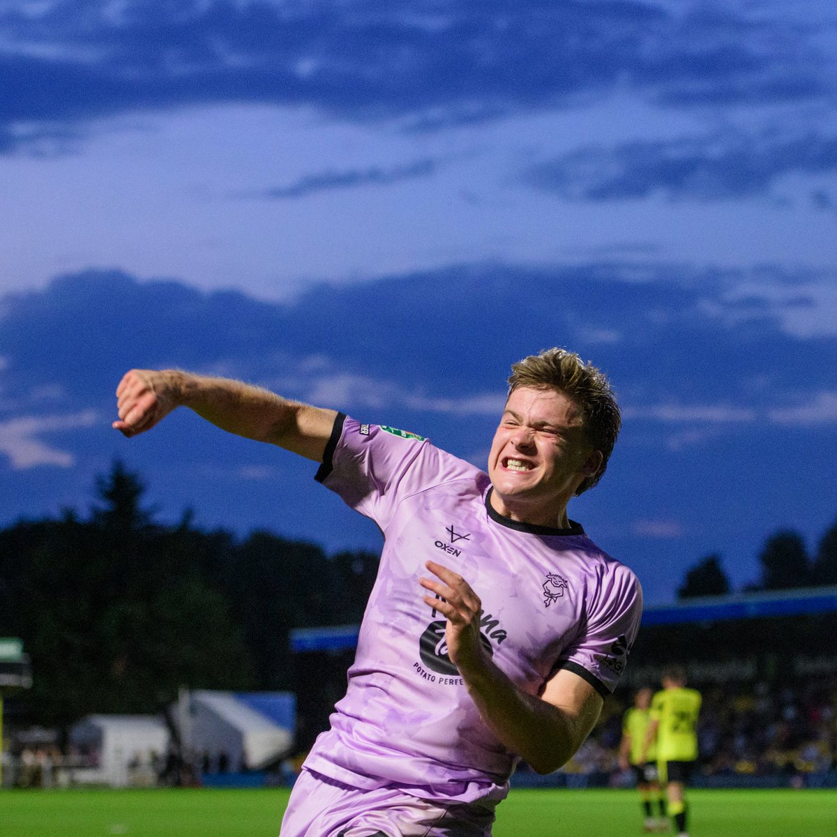 LincolnCity_FC's tweet photo. ๐ค Pure passion.
#HARLIN https://t.co/RN4q6aZCpW