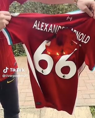 SaidJum74246166's tweet photo. @AnfieldSector You failed to #standwithTrent but you want to stand with Isak https://t.co/dhdzSGOHiL