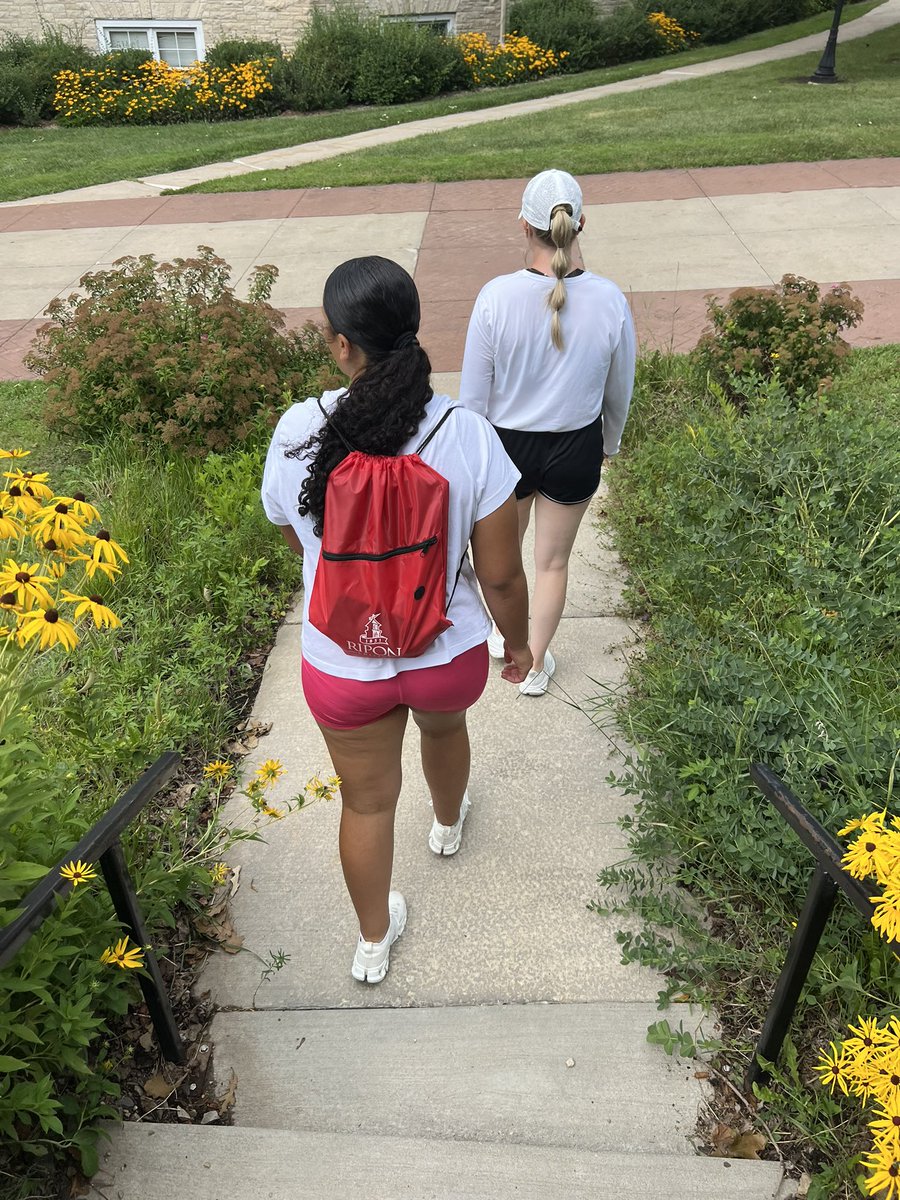 MakCorrea08's tweet photo. I am beyond blessed to have recieved an offer to continue both my academic and athletic softball career at Ripon College. I loved everything about the facilities and the campus. A huge thank you to Coach E for the experience! #goRedHawks @RCSball @CHS_GiantsSB https://t.co/U2IwcP0zwr