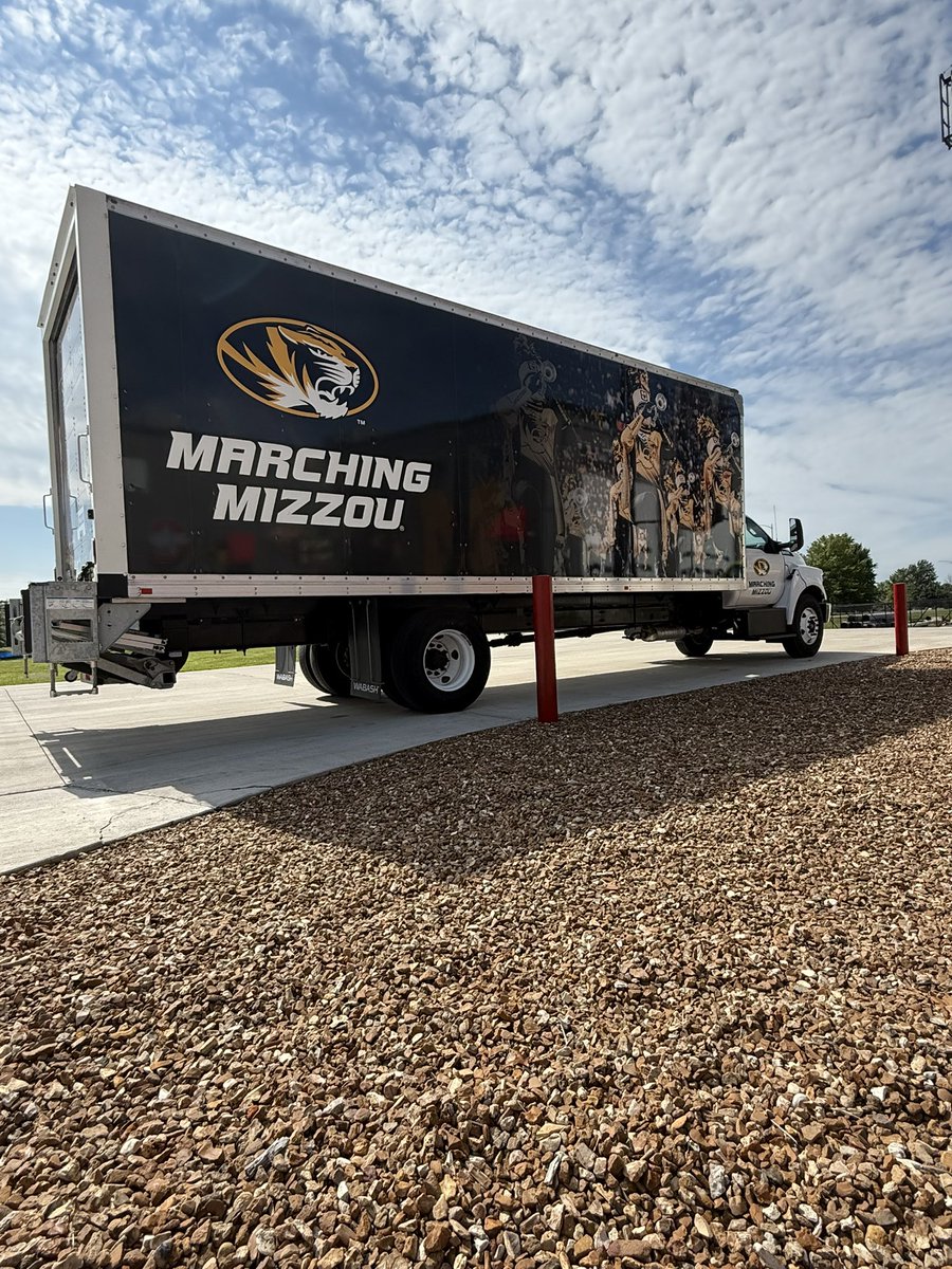 Impact4800's tweet image. Marching Mizzou’s new truck wrap turned out great! 🔥

#AnySignAnywhere