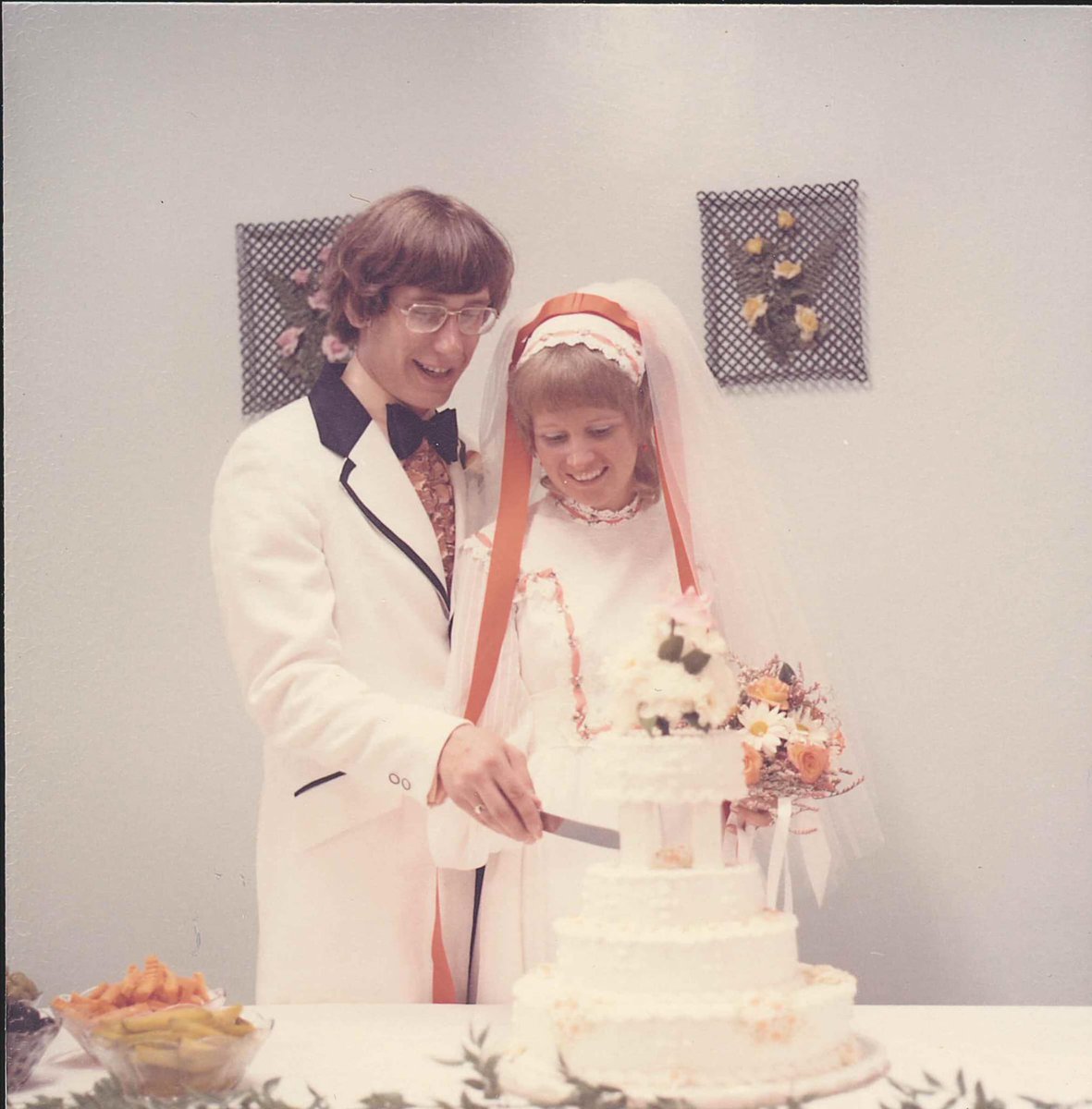 GovEvers's tweet image. Today, Kathy and I are celebrating our 53rd wedding anniversary!

We met in kindergarten, had our first date at junior prom, raised three kids and nine grandkids, and became governor and first lady.

Kathleen Frances, I’m just as crazy about you as I was 53 years ago!