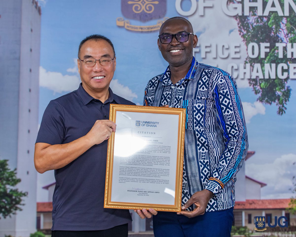 UnivGh_VC's tweet photo. In recognition of his leadership and transformative service from 2022 to 2025, I presented a Citation of Honour to Prof. Wang Jimin, the Chinese Director of the Confucius Institute at @UnivofGh

Prof. Wang’s tenure strengthened institutional partnerships and Ghana-China relations https://t.co/wAMgEfVbo8