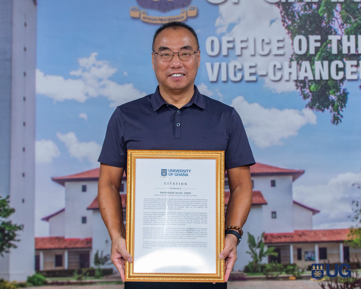 UnivGh_VC's tweet photo. In recognition of his leadership and transformative service from 2022 to 2025, I presented a Citation of Honour to Prof. Wang Jimin, the Chinese Director of the Confucius Institute at @UnivofGh

Prof. Wang’s tenure strengthened institutional partnerships and Ghana-China relations https://t.co/wAMgEfVbo8