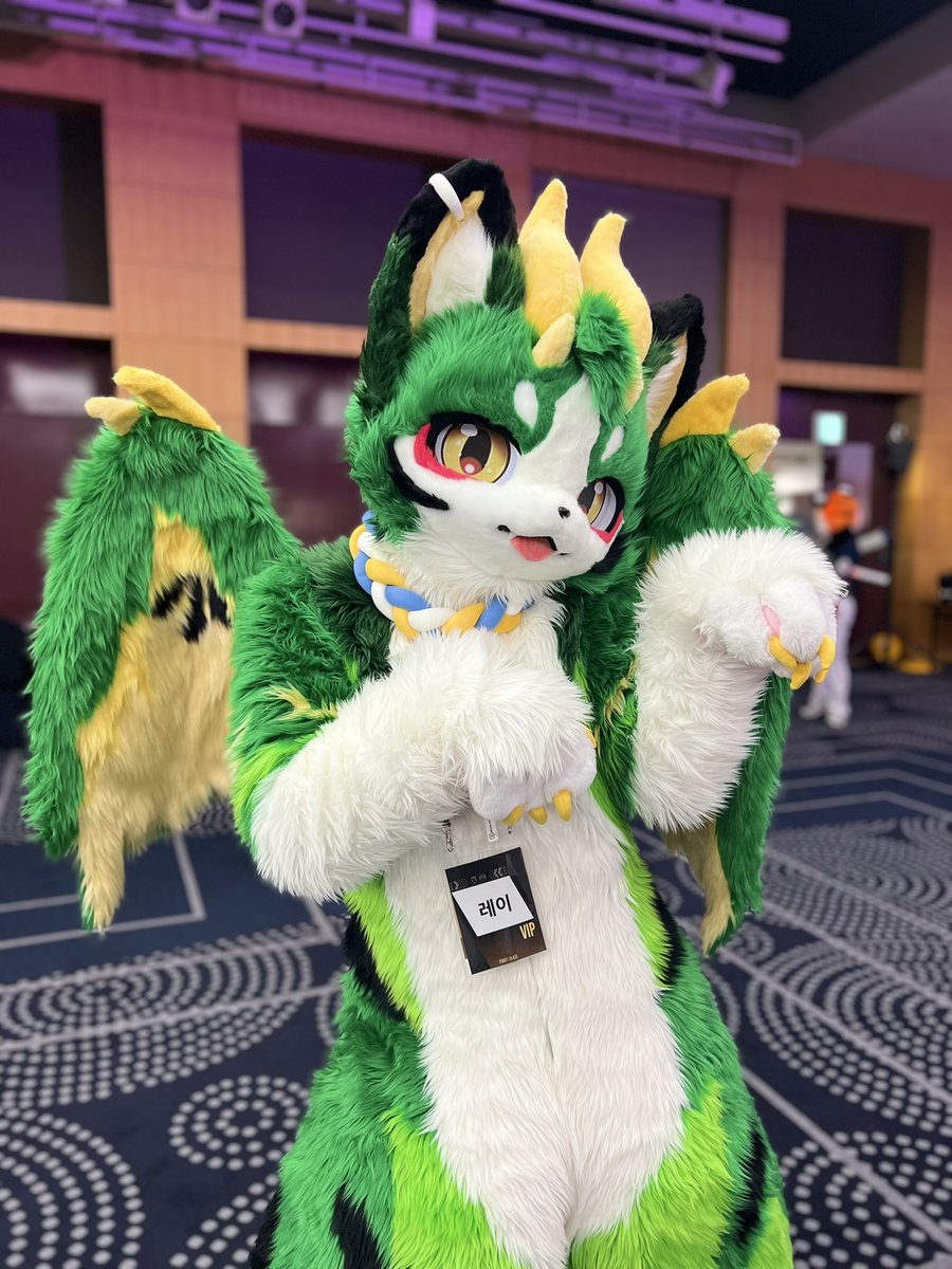 완전 위협적인 발톱!! 😤