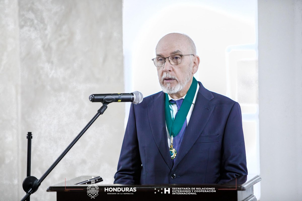 Cancillería Honduras (@cancilleriahn) on Twitter photo 🏅|| Gobierno de Honduras condecora a ciudadano español por su aporte a la recuperación del patrimonio cultural.  
Leer: sreci.gob.hn/node/2233 🏅|| Gobierno de Honduras condecora a ciudadano español por su aporte a la recuperación del patrimonio cultural.  
Leer: sreci.gob.hn/node/2233