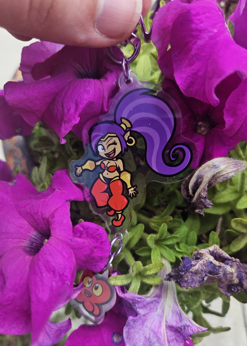 🔔NEW CHARM DROP🔔

Got another dangling keychain lined up, this one being Shantae and a Heart Squid! ✨💗

Towering at about 4.5"??? these two'll go for $15 USD
Shipping can vary depending on location and I only got about 3 sets of these two
