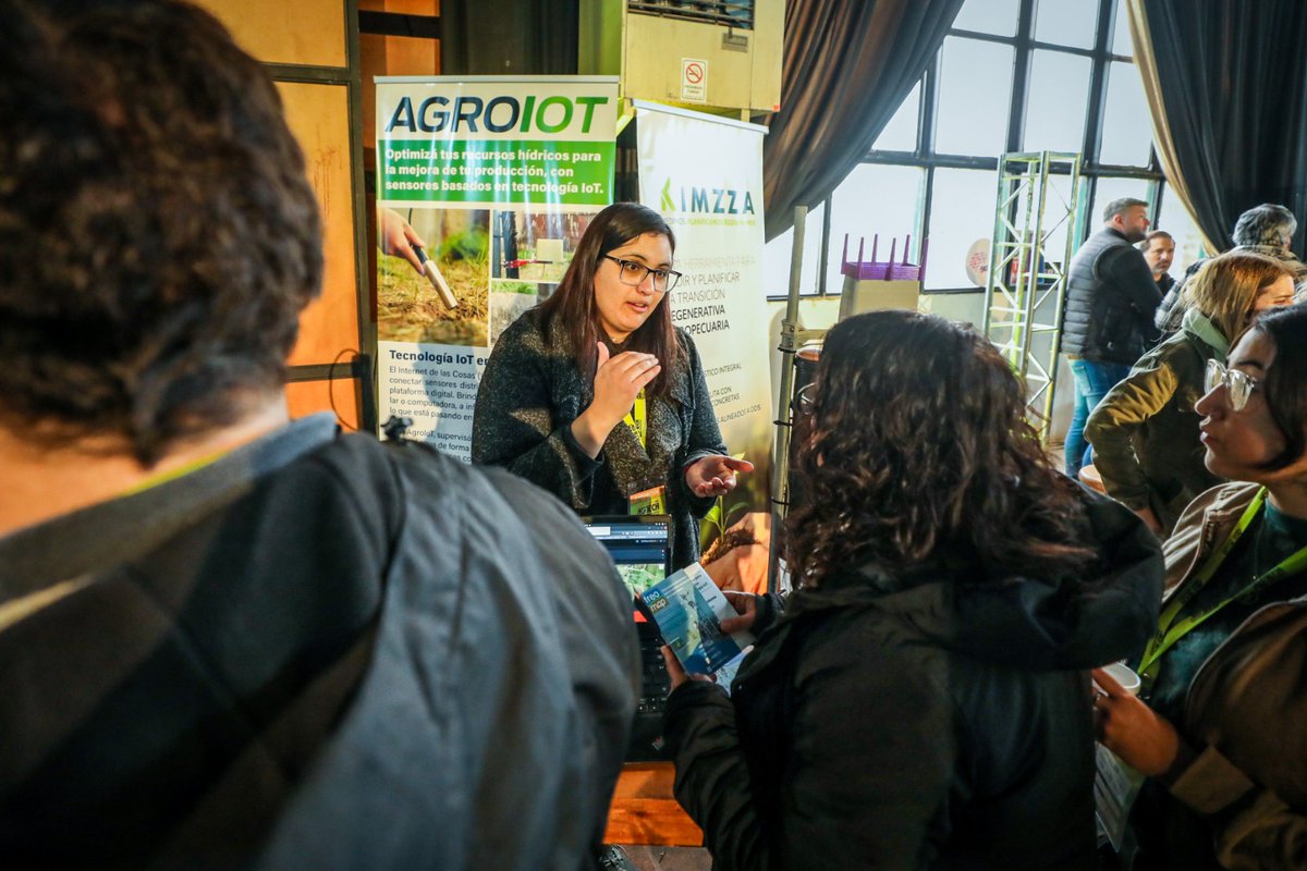 gobdecordoba's tweet photo. 💡 El gobernador @MartinLlaryora asignó la creación de un fondo de 10 mil millones para financiar emprendimientos tecnológicos y startups.

🌱 El anuncio se realizó en la apertura de la #AgTechWeek2025, el primer evento organizado por el Clúster AgTech de #RíoCuarto, un encuentro clave para quienes están transformando el campo a través de la innovación, la tecnología y la #sustentabilidad.

El proyecto vincula al Estado con el sector académico y privado para potenciar la producción agrobioindustrial en la región. 🔬

#SeguimosHaciendo #CórdobaNoPara
