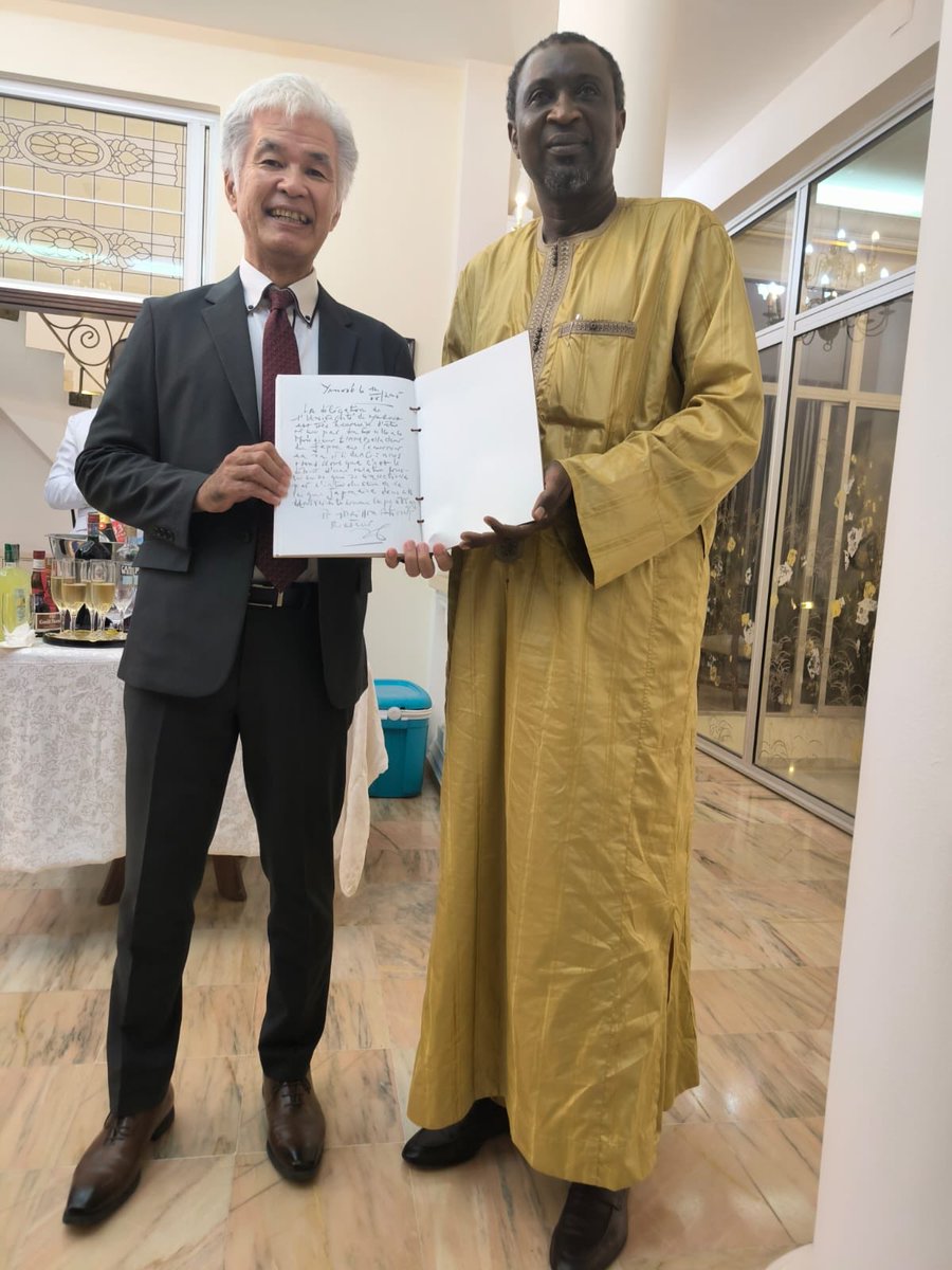 En compagnie du D/ENS, du VD/FALSH et du CD-LE/ENS, j’ai pris part, ce mardi 12 août 2025, à un dîner de travail en la résidence de S.E. Monsieur Minami Kentaro, Ambassadeur du Japon au Cameroun. À retenir : l’introduction projetée de la langue japonaise au CRELID/ENS de #UMa.