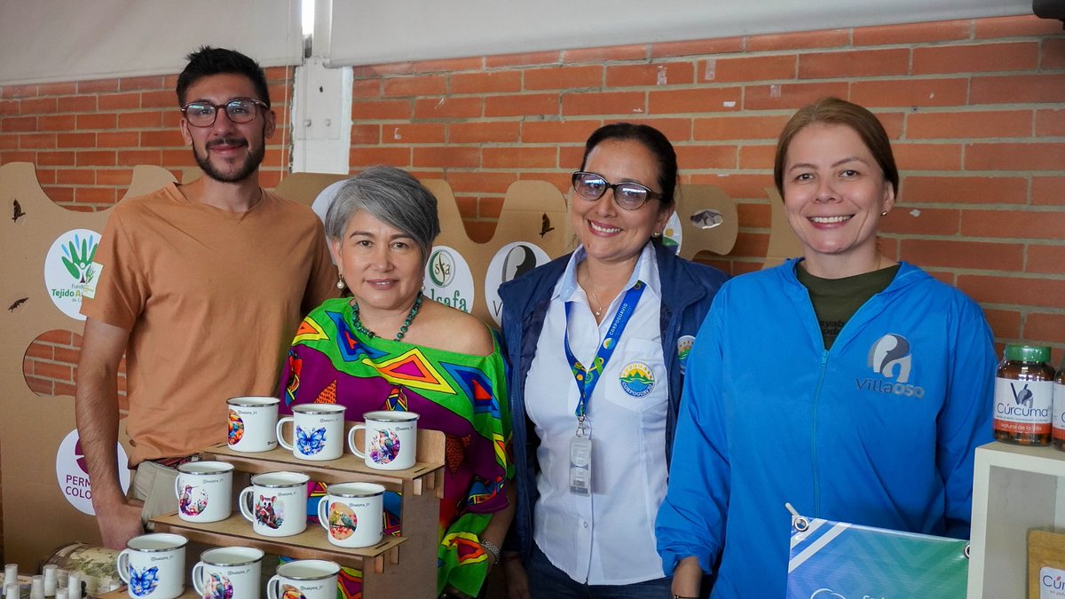 CORPOGUAVIO's tweet photo. CORPOGUAVIO estuvo presente en la Primera Feria Colombiana de Educación Ambiental en @UNIAGRARIA, apoyando el stand del #PROCEDA de #VillaOso y el convenio con la Fundación Tejido Ambiental de Colombia, para promover la biodiversidad y la participación comunitaria. https://t.co/OpRh68LcT5
