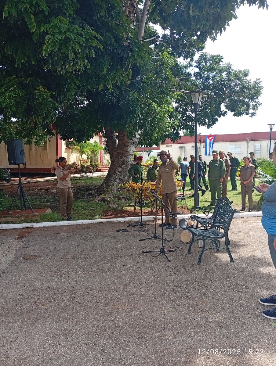 RMVillaClara1's tweet photo. Combatientes villaclareños y cienfuegueros se hermanan en actividad con miembros de una Unidad Militar Matancera. El homenaje a #FidelPorSiempre estuvo presente 
#100AñosConFidel
@CentralEjercito 
@RMVillaClara1 
@MinfarC https://t.co/ymJiVdnqKz