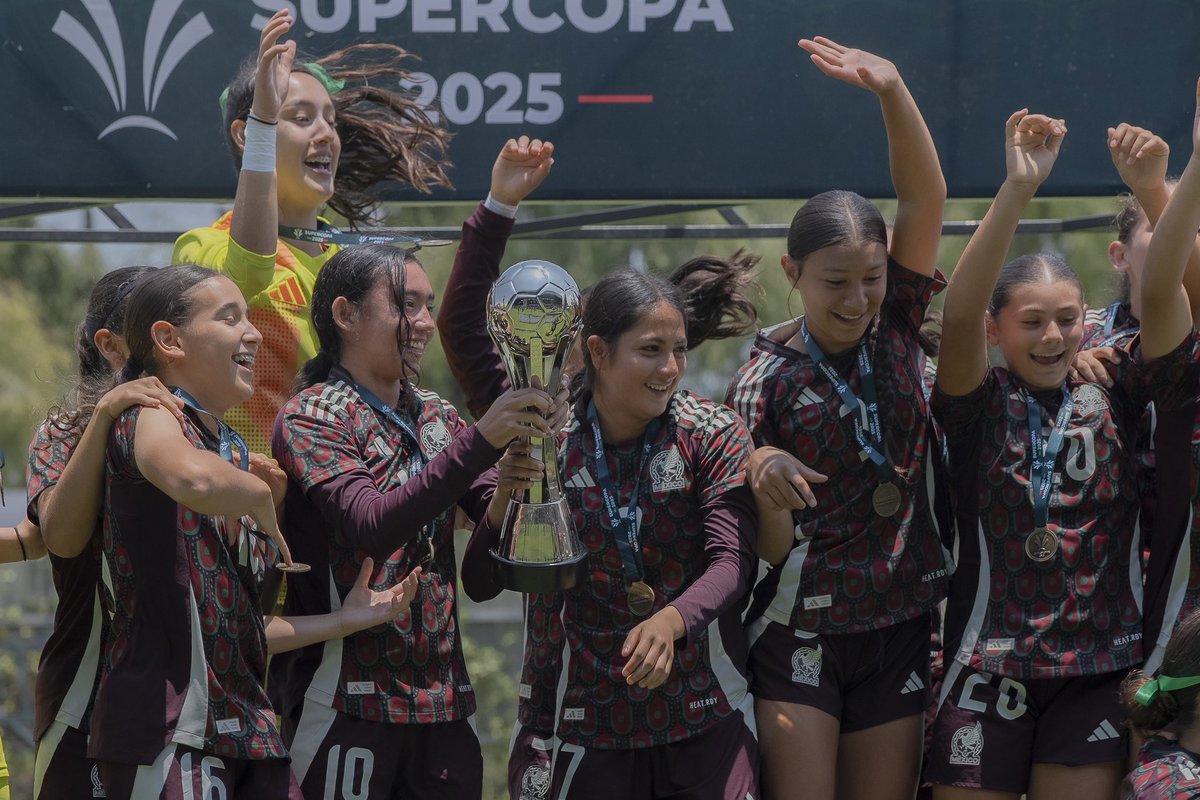 ¡Recuerdos para toda la vida! ⚽️

Las campeonas de la #Supercopa2025 Femenil inmortalizadas en estas postales que harán revivir la emoción una y otra vez. 👊🤩

Chequen los momentos destacados y las estadísticas en supercopa.fmf.mx