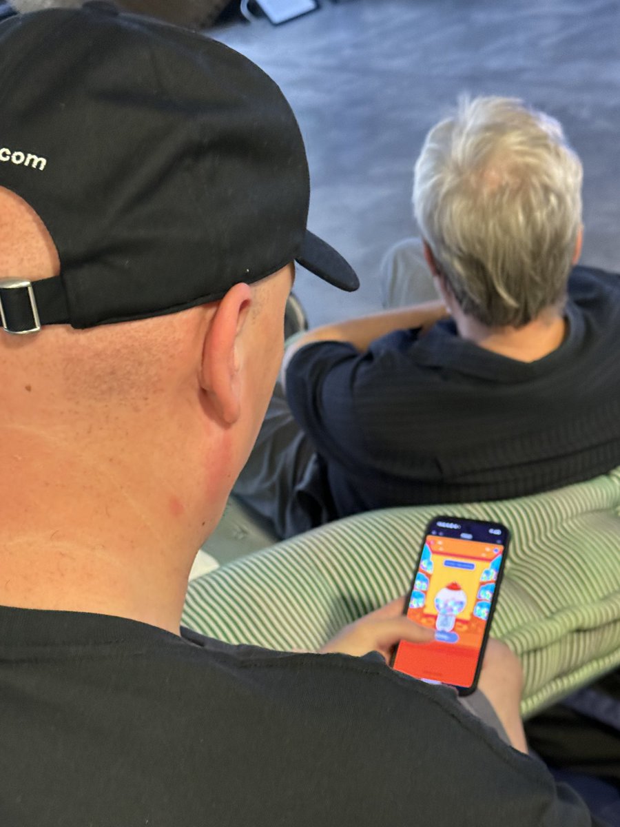 ANY COLOUR YOU LIKE tweet media