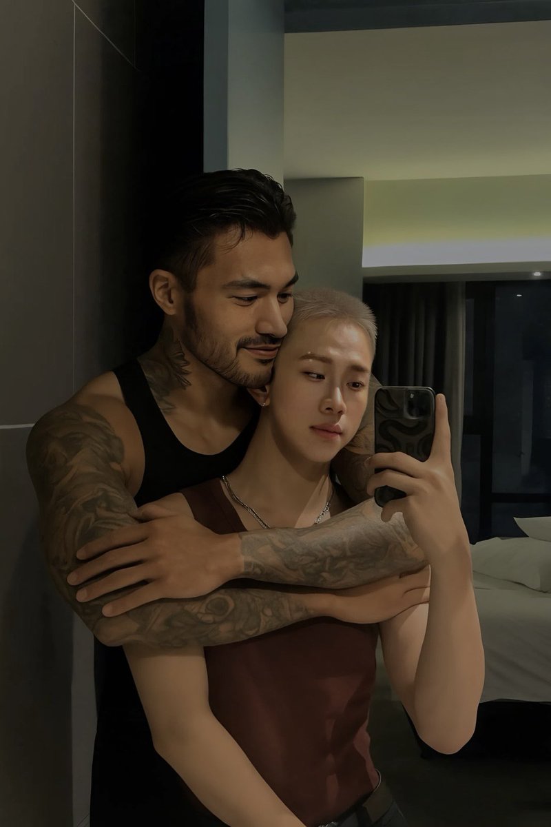 VIP protection squad👮‍♀️
Not taken,just testing the merchandise