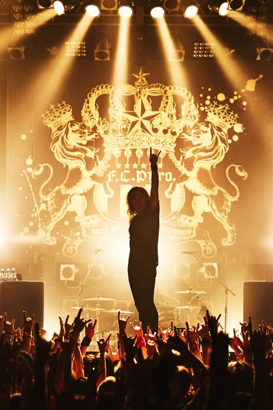 J 、記念すべき55回目のバースデイライブでフロアを灼熱に染める。『放火魔大暴年会』＆ 『NEW YEAR'S LIVE』開催も発表 - ニュース | Rooftop rooftop1976.com/news/2025/08/1…