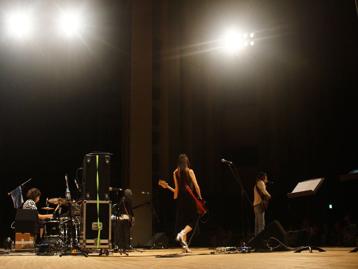 gakki2018's tweet photo. 📸 a flood of circle @afoc_official 

AUGUST 3 SUN – MAIN STAGE
Photo by 高校生ボランティアカメラマン
彼らの視点を通して、この瞬間の「体験こそ宝」を。

#afloodofcircle #楽器を楽しむ日2025 #体験こそ宝 #Photoby高校生 https://t.co/EzyrcIuAco