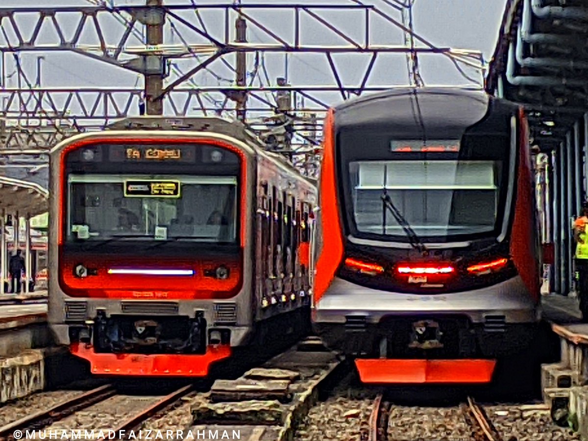 yoasobiloved's tweet photo. 新しい車両が乗客にサービスを提供する準備が整いました
•
SFC120V系 CLI-125.
IE305系 CLI-225.
•
#cli125 #crrc #crrcsifang #krlchina #cli225 #ie305 #ptinka #krlinka https://t.co/xjrPErwTRl