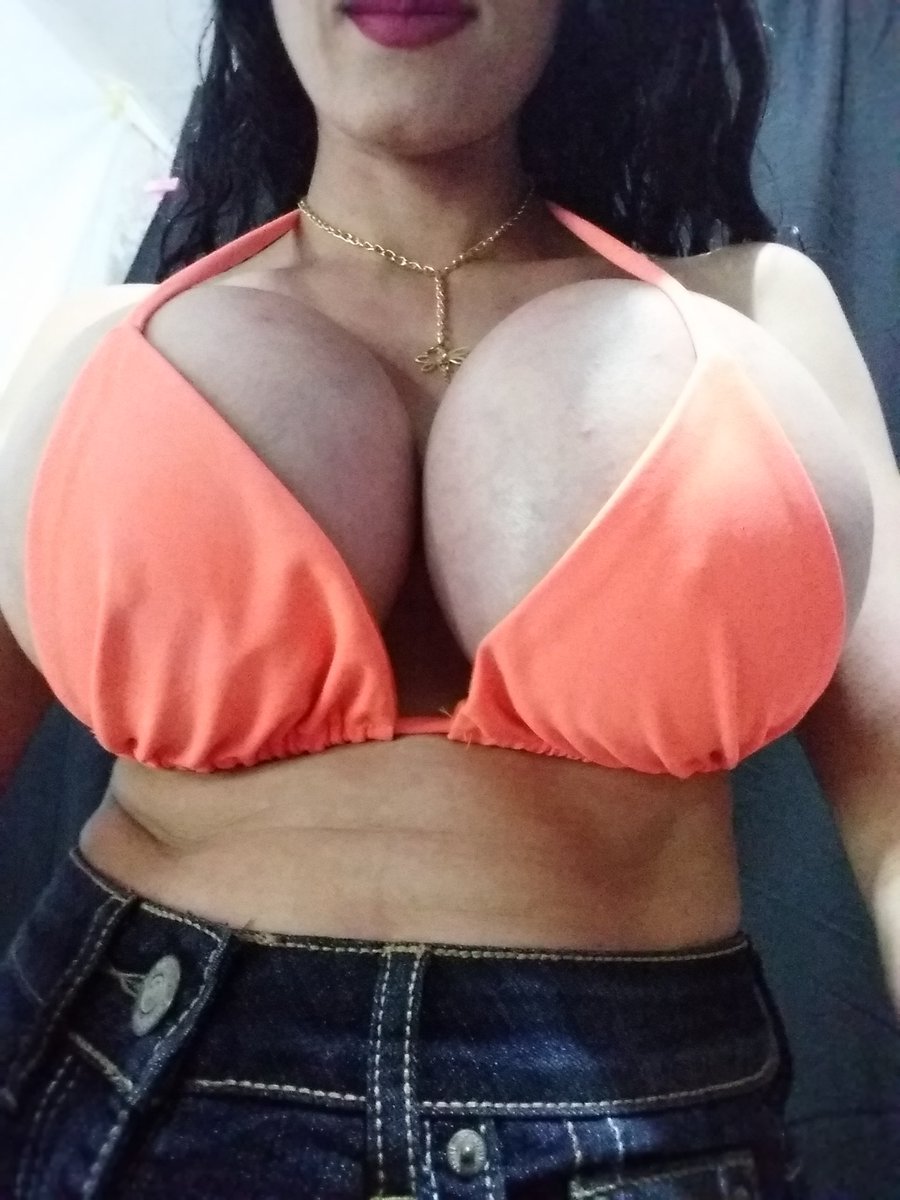 I'm live on MV <a href="/tetanicas/">Tetanicas</a>