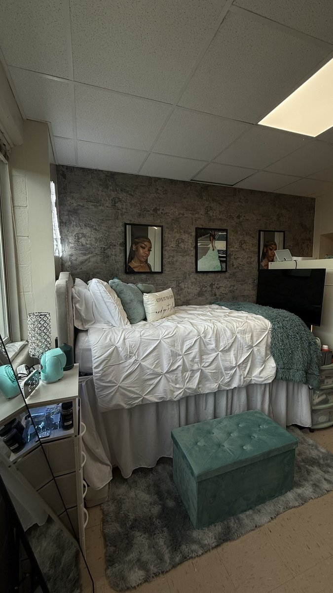 zamorianiya's tweet photo. I never played about that dorm decorating ! https://t.co/DcKrqhFfc1