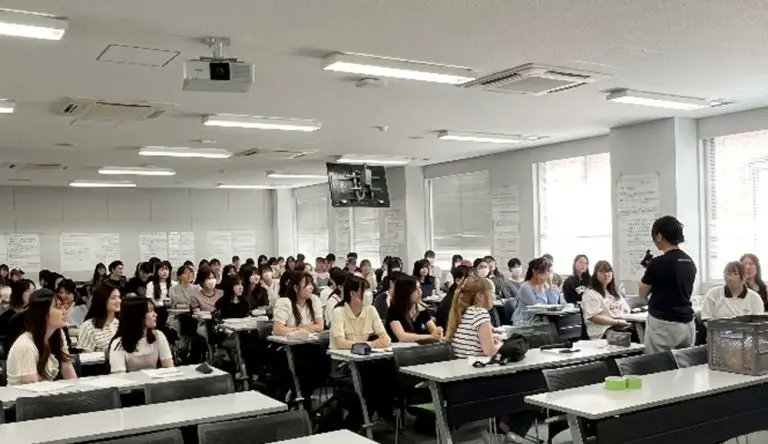 先輩から後輩へ、看護のバトンをつなぐ！～卒業生と4回生が授業に参加！
kio.ac.jp/information/20…
3回生の看護計画発表会に、卒業生と4回生が駆けつけてくれました。
教科書だけでは得られない臨床現場の視点からのアドバイスは、実習に向けた心強い機会となったようです。
#畿央大学 #精神看護学