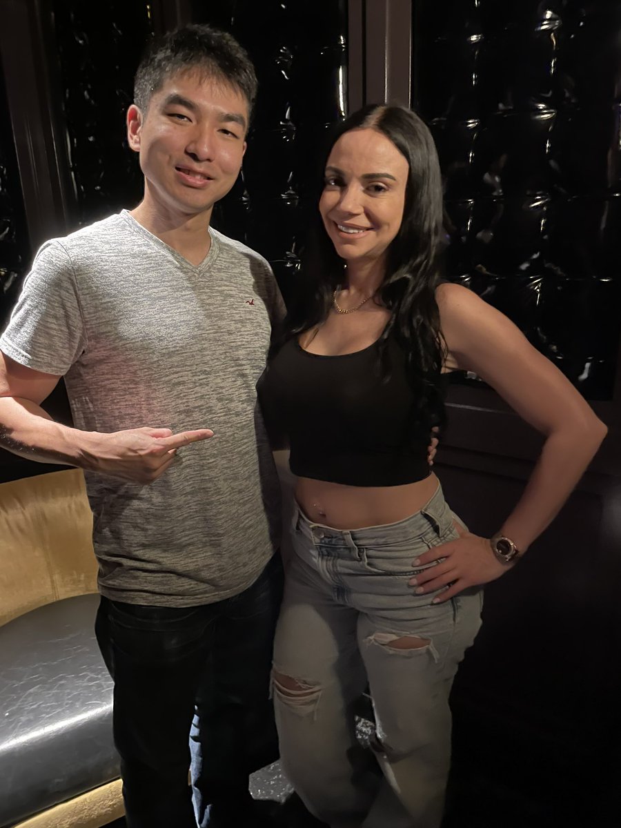 sofloandre360's tweet photo. It was nice seeing @Diana_HMendoza last Saturday night! Hope to see u again soon!!!❤️❤️❤️❤️ #havanableu https://t.co/WeelVk3iIQ