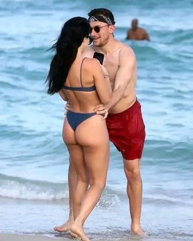 عندما تجد المتحرره الجريئه تمسك بها جيدا حتي تجعلك مسلوب الاراده مطيع تحت اقدامها لتريك كل يوم متعه جديده في حياتكم  مين الي خلته خلخال في رجلها🤍