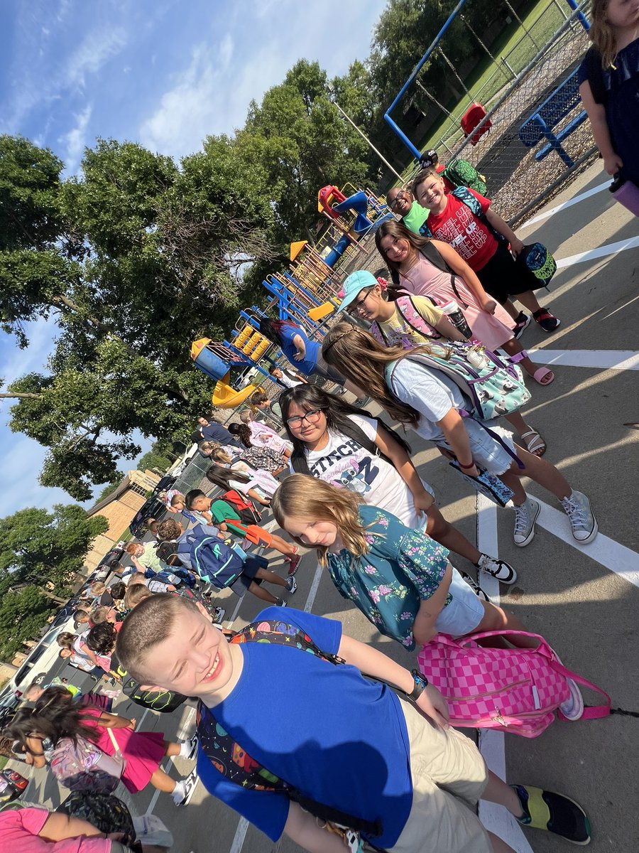 Roh3rdgrade's tweet photo. So excited for a new year with a new crew! Heres to the 25/26 3rd grade class!! ♥️💙@sandoztigers @MillardPS https://t.co/4io6GwOClo