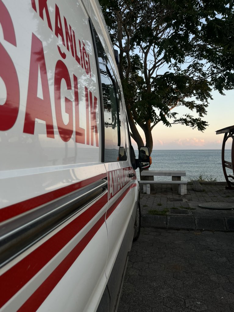 Sen alışmışsın güneşli günlere..Ben sabahın dördü beşiyim…🚑🚑🚑