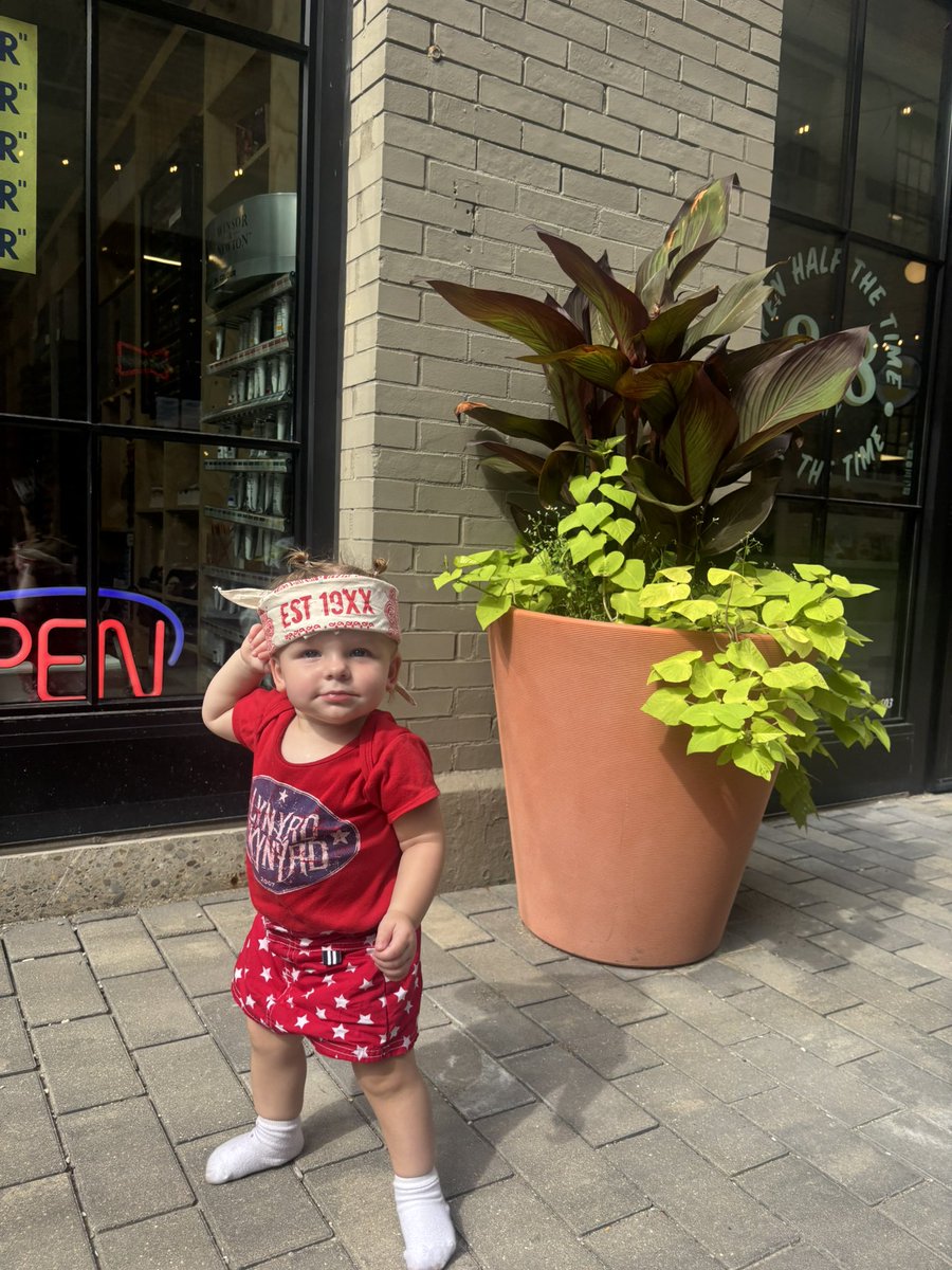 b_chappelle's tweet photo. Mgk day weekend was once again a success, finished off in hometown indy and my daughter officially became a est member and saw her first show❌❌ blessed . #lostamericana https://t.co/p9TL8gH8eI