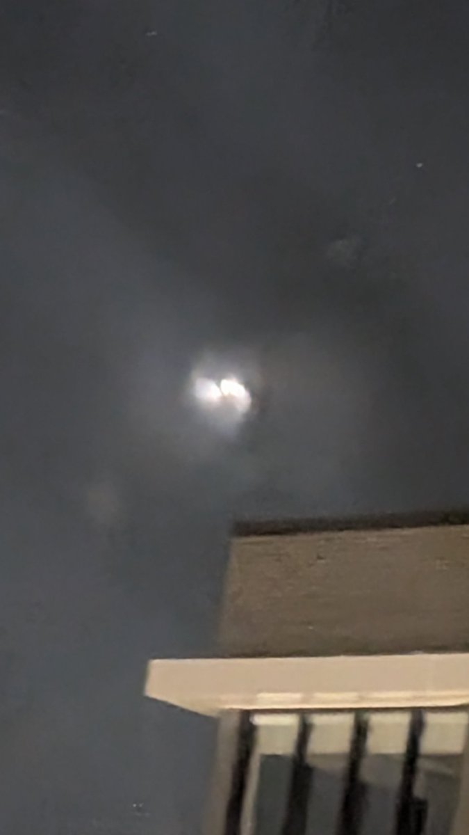 pixels_studios_'s tweet photo. Just saw this weird light moving down the sky in Parsippany NJ today at 10:40 pm. Is it a drone? Or something else? 🤔 Anyone else saw this? https://t.co/soCCdndTz8