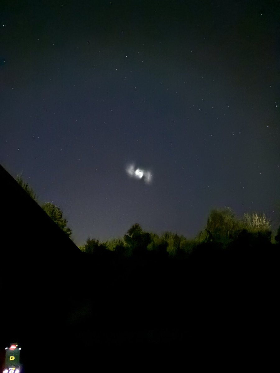 n_whited's tweet photo. Anyone watching the Perseid meteor shower and see this?? Any clues what is going on here? https://t.co/jrLAlyAX8v
