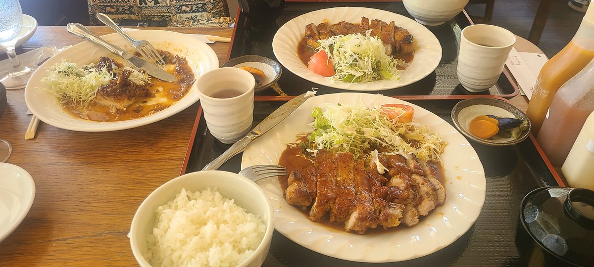 11食目　札幌　トワイライト
チキン、ポークソテー食べ比べ