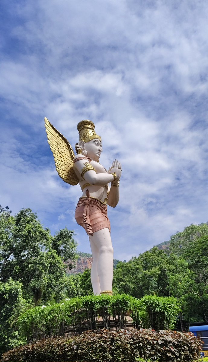 BangariSai's tweet photo. Had a wonderful VIP Break Darshanam and Veda Ashirvachanam at the divine abode of Kaliyuga Pratyaksha Daivam Lord Sri Venkateswara Swamy at Tirumala.
#tirumala #tirupathi #venkateshwarasway #garuda #Govinda 
@BangariSai https://t.co/vJOvtihLVA
