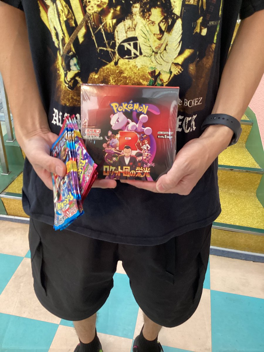 【おいでん祭記念トレカガラガラ抽選会】　
本日2回目の1等出ました！
『ポケカ　ロケット団の栄光』獲得✨
おめでとうございます❗️

ご来店お待ちしております！
#ダイソー楽器トレカ店
#中津川