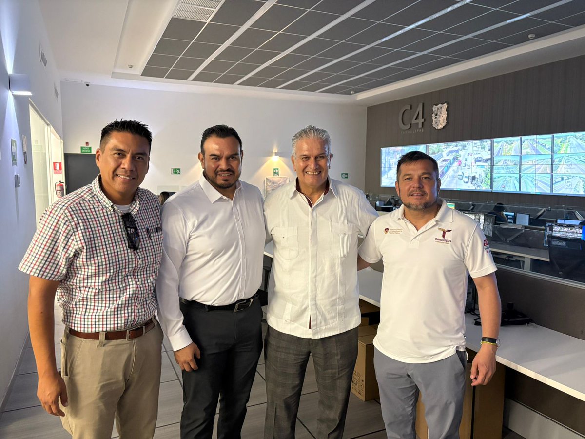 Para coordinar acciones y definir estrategias que permitan una oportuna atención a la ciudadanía, como lo indica el gobernador Américo Villarreal Anaya, el Secretario de Salud Vicente Joel Hernández Navarro, sostuvo una reunión de trabajo con el titular del c5 Alex Cadengo.