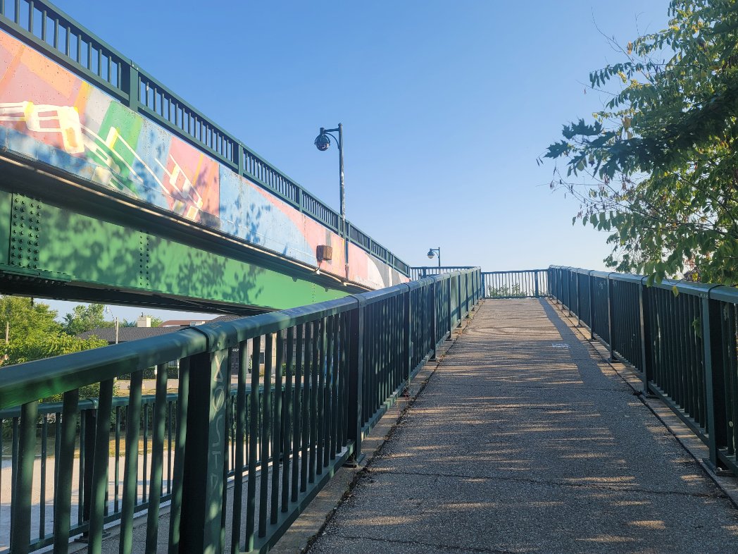 Valery_K_Rose2's tweet photo. @311Toronto See attachd pics taken walking south on Sunnyside Bridge ovr Gardiner Expressway going towards beach+go down 2cross at light. Some1 dumped alot of garbage under bridge on City property (near Palais Royale parking lot) 4weeks.Cleanup team req'd https://t.co/IN6JSq1R2O