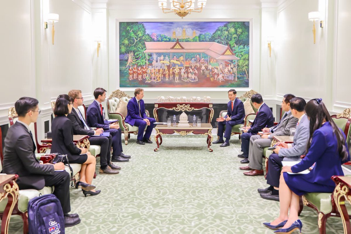 EUAmbCambodia's tweet photo. The EU 🇪🇺 supports Cambodia’s ambitious renewable energy targets. Discussed with Minister of Mines and Energy Keo Rottanak how to cooperate to reach those targets in Cambodia as well as making the ASEAN Power Grid a reality https://t.co/66AYgpTgEG