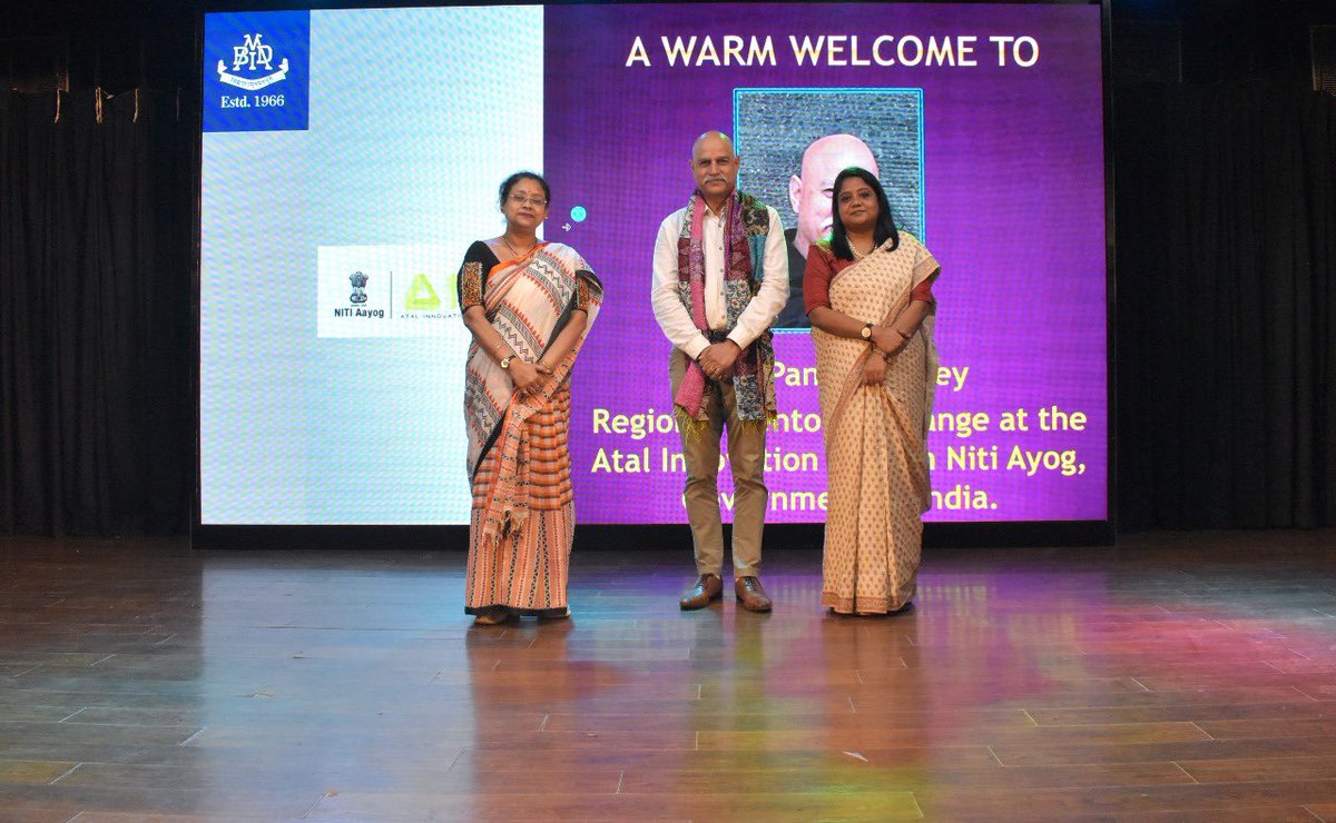 PankajDubey1967's tweet photo. 9400+ schools • 1 day • 1 mission
Built a “Vacuum Cleaner” for #MegaTinkeringDay! #DSPIN 

Joined young innovators at BDM International, Kolkata &amp; guided to dream big. Energy of students confirms India’s bright future 

#AIM #AtalInnovationMission #Innovation #FutureOfIndia https://t.co/K8fW5usIda