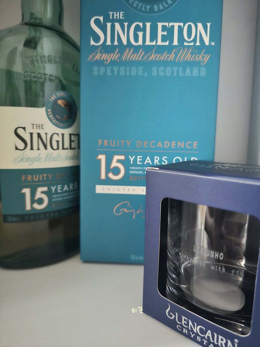 hkj_Le2jh's tweet image. &amp;lt;🫧 800일 기념🎉&amp;gt;
겸  곧🤭) 이준호 소속 기념 이벤트

✨️첫 이준호 소속✨️ 기념 이벤트 하려고 준비했으나 모집 공지 까지 기다리지 못하고 일단 뭐라도 걸고🤭 작은 나눔 열어 봅니다😊

제가 즐겨 쓰는 잔 브랜드에 각인해 맞춘 온더락잔 이에요.
특별한 굿즈는 아니지만 실생활에서 두루두루