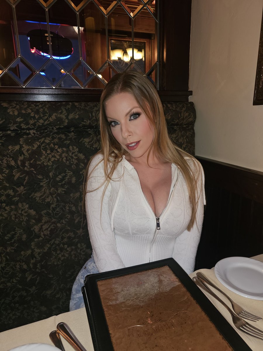 I'm about to enjoy a yummy dinner at Peppercorn Grille! 🍷